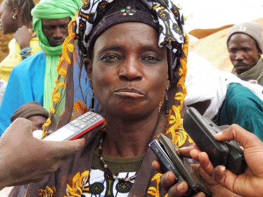 Die Bewohner:innen des Dorfes Tikerre Moussa in Mali fordern Land- und Weideflächen (2016). Bis heute kommen die Interessen der Landbevölkerung in Westafrika zu kurz   [Foto: Dorette Führer]
