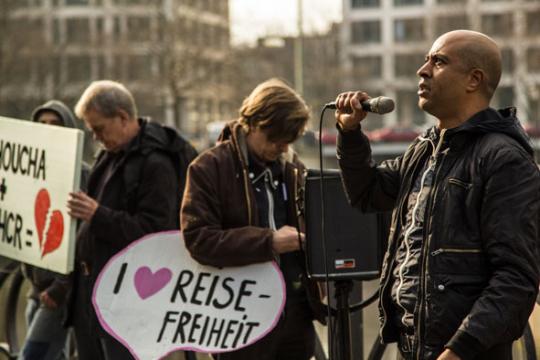 Etwa 30 Leute haben sich in Berlin an der Kundgebung vor dem UNHCR beteiligt, im Anschluss hat zudem in kleiner Runde ein Gespräch mit MitarbeiterInnen des UNHCR stattgefunden. 