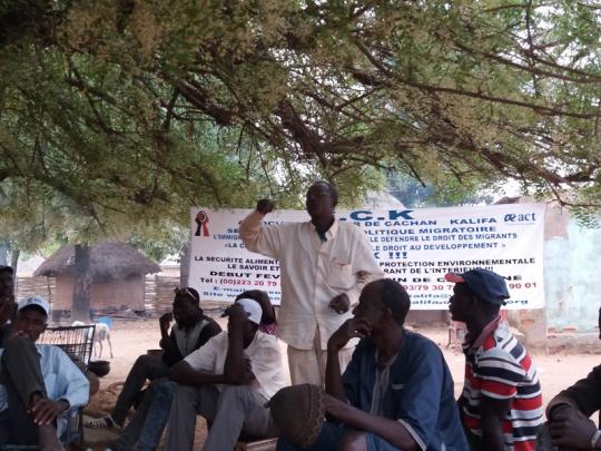 Versammlung von Afrique-Europe-Interact in dem malischen Dorf Soukoutadala