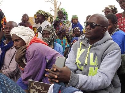 Dorfversammlung in Tikere Moussa in der Region Office du Niger in Mali, Februar 2016  [Foto: Dorette Führer]