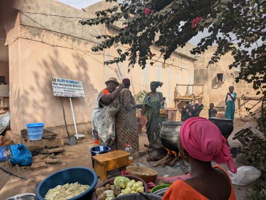 Gekocht hat das ebenfalls zu Afrique-Europe-Interact gehörige Frauenkollektiv Musow Lafia.