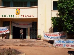 Visiting the on-strike workers of Huicoma at the Union Building in Bamako
